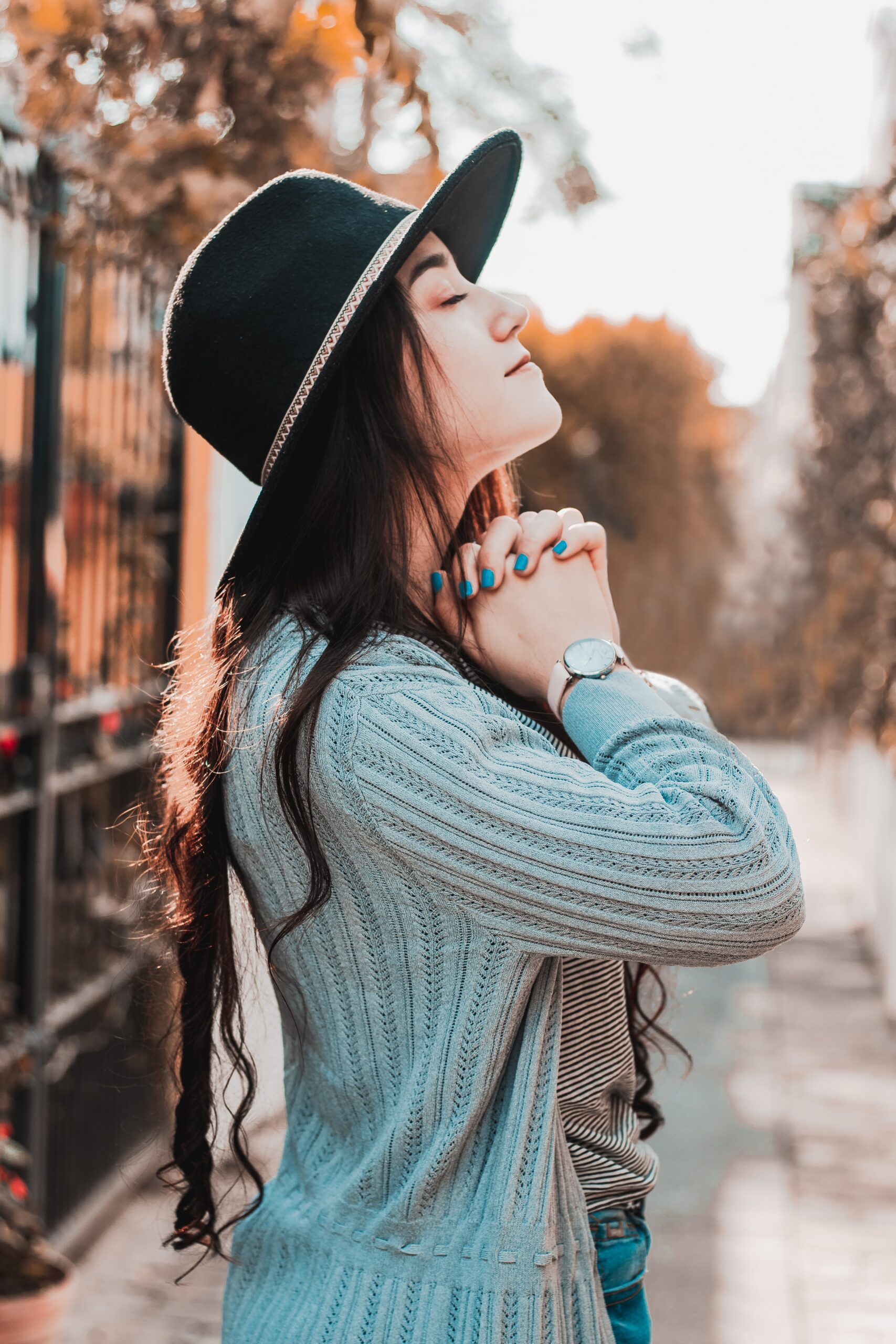 Praying every day can help you stay close to God
